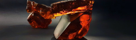 琥珀琉璃太極(小)LIULI TAICHI in Amber Color